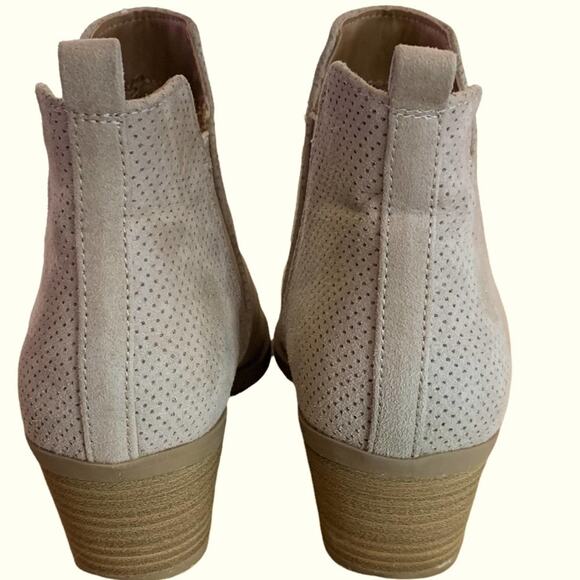 Universal threads bootie shoes size 8  3” stacked heels fabric uppers - Picture 3 of 9